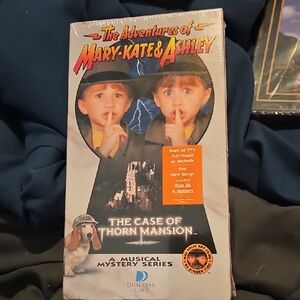 !!  VHS The Adventures of Mary-Kate & Ashley: The Case of Thorn Mansion